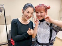 左から広瀬香美、眉村ちあき。