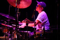 松下マサナオ（Dr / Yasei Collective）