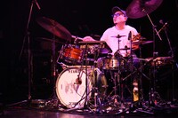 松下マサナオ（Dr / Yasei Collective）