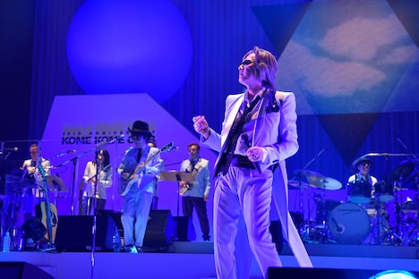 カールスモーキー石井（Vo）（撮影：荒川潤）