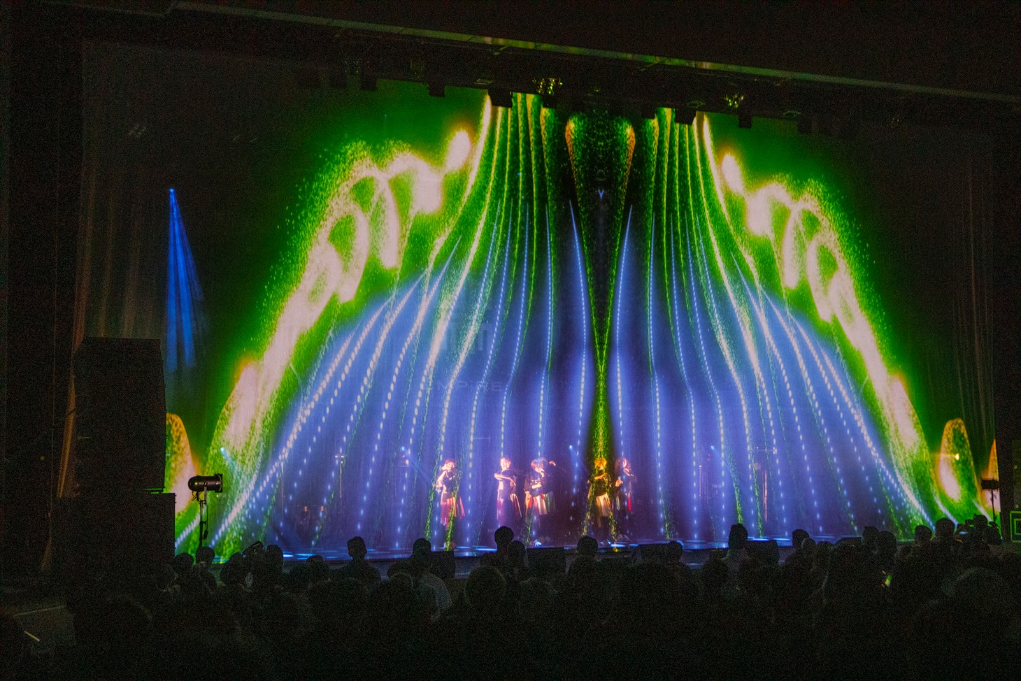EMPiRE「ERROR ERROR ERROR TOUR -EPiSODE 4-」愛知公演の様子。（Photo by sotobayashi kenta）