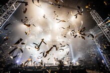 aiko「Love Like Rock ～別枠ちゃん vol.2～」より。 (c)ポニーキャニオン