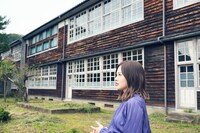 「もうそろそろ行かなくちゃ」撮影中の様子。 (c)Hulu / 乃木坂46LLC.