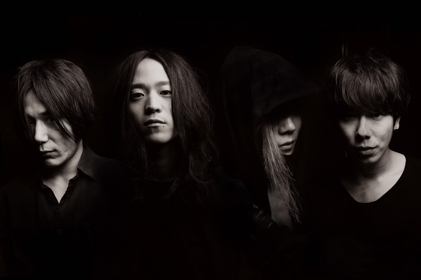 LONE。右から2番目が竹家千十郎（G）。