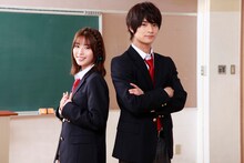 映画「胸が鳴るのは君のせい」篠原つかさ役の白石聖と有馬隼人役の浮所飛貴。(c)2021「胸が鳴るのは君のせい」製作委員会