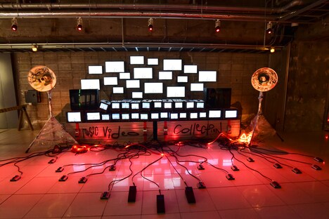 「#014 ヌーミレパーク（仮）DIRECTED BY PERIMETRON」に展示されている「MUSIC VIDEO COLLECTION」。