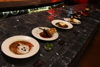 「The Zemeckises cafe 虐殺のパクパクハロウィン」で提供されるフード類。