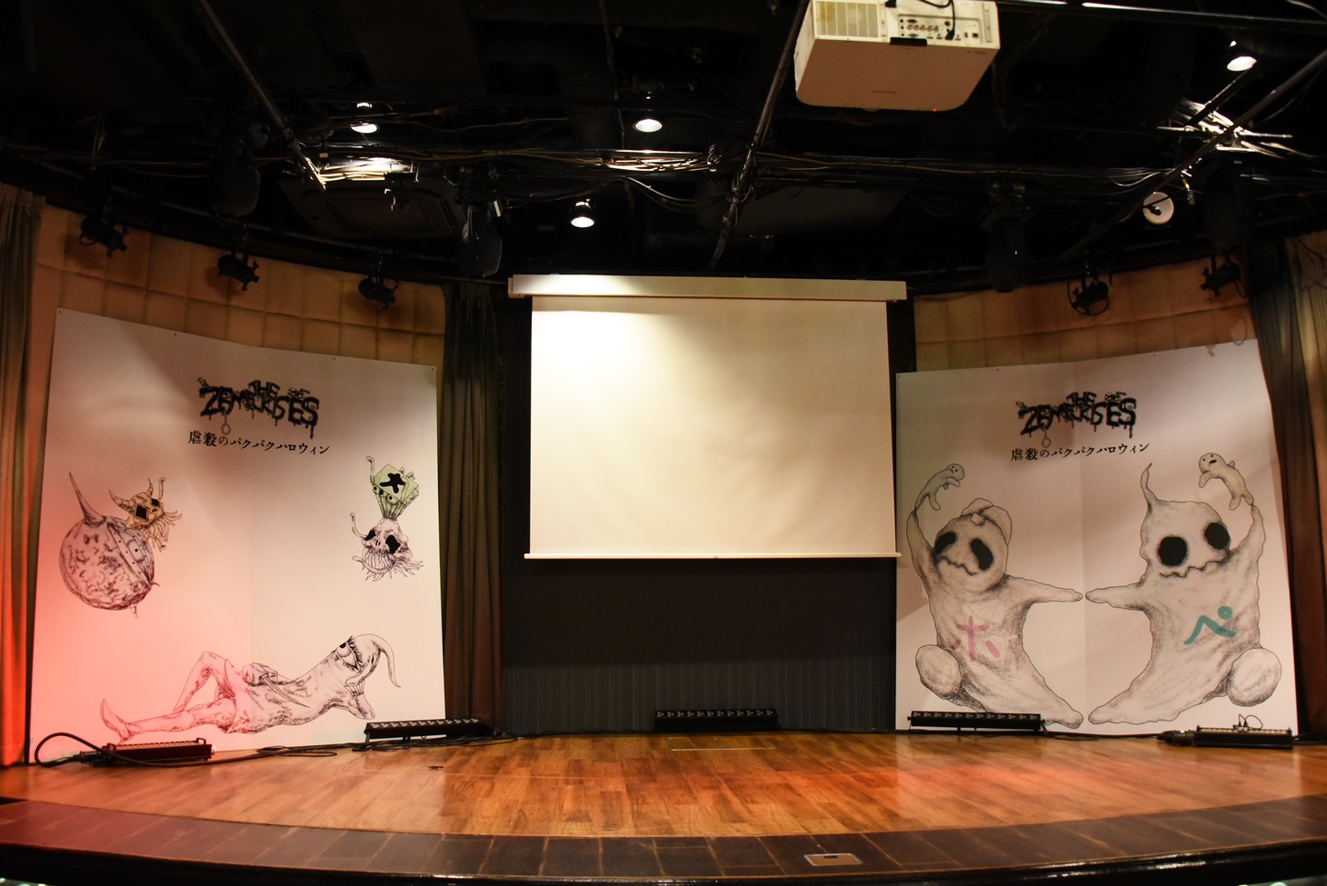 「The Zemeckises cafe 虐殺のパクパクハロウィン」内の様子。
