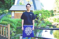 「寿或屋」で販売されるTシャツ。
