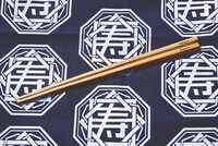 「寿或屋」で販売される箸。
