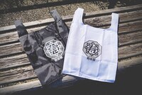 「寿或屋」で販売されるエコバッグ。