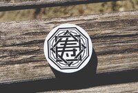 「寿或屋」で販売されるマグネット。