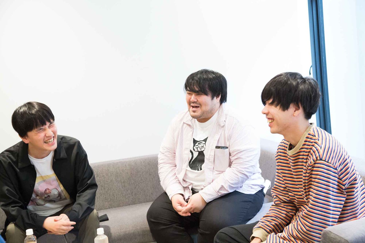 左から川辺素、澤部渡、吉田靖直。