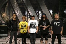 左からKAZUYA（BOMB FACTORY）、Kj（Dragon Ash）、KYONO、HIROMITSU（AIR SWELL、deadbites、OXYMORPHONN）、DUTTCH（UZMK）。