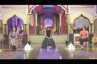 左からソニン、紫吹淳、安井友梨。(c)日本テレビ