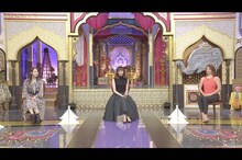 左からソニン、紫吹淳、安井友梨。(c)日本テレビ