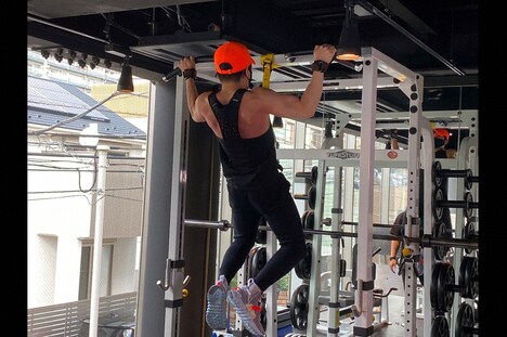 トレーニングする西川貴教。(c)日本テレビ