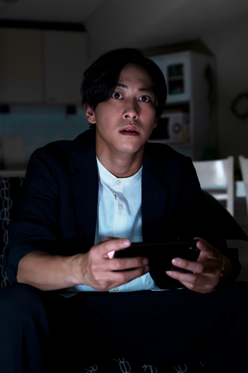 映画「真･鮫島事件」より、主人公の兄・将輝を演じる佐野岳。(c)2020「真・鮫島事件」製作委員会