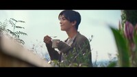 岩田剛典が出演する「『ブレンディ』スティック」新テレビCM「いい朝は、やさしいカフェオレで。」編より。