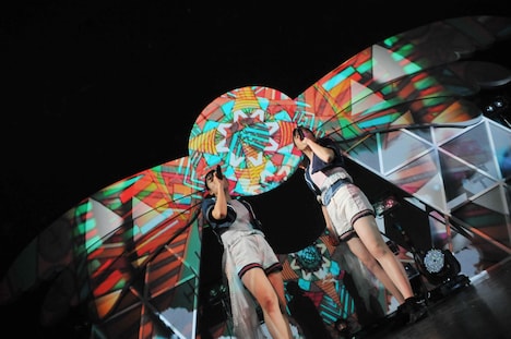 amiinA last one man live「Avalonia 〜beyond the clouds〜」の様子。(撮影:シガテルミ)