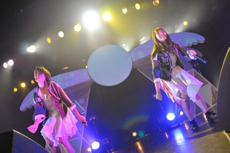 amiinA last one man live「Avalonia 〜beyond the clouds〜」の様子。(撮影:シガテルミ)