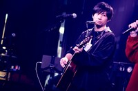 吉田結威（G, Vo）（撮影：後藤壮太郎）