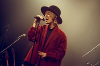 山田義孝（Vo）（撮影：後藤壮太郎）