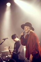 山田義孝（Vo）（撮影：後藤壮太郎）