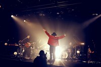 吉田山田「吉田山田デビュー11周年記念配信ライブ」の様子。（撮影：後藤壮太郎）