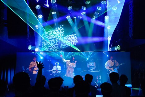 「YAMAHA×ORESAMA×Veats Shibuya presents LIVE ON DISTANCE VIEWING "Gimmme!"」の様子。（写真提供：ヤマハ株式会社）