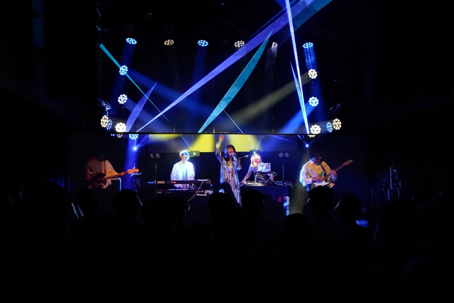 「YAMAHA×ORESAMA×Veats Shibuya presents LIVE ON DISTANCE VIEWING "Gimmme!"」の様子。（写真提供：ヤマハ株式会社）