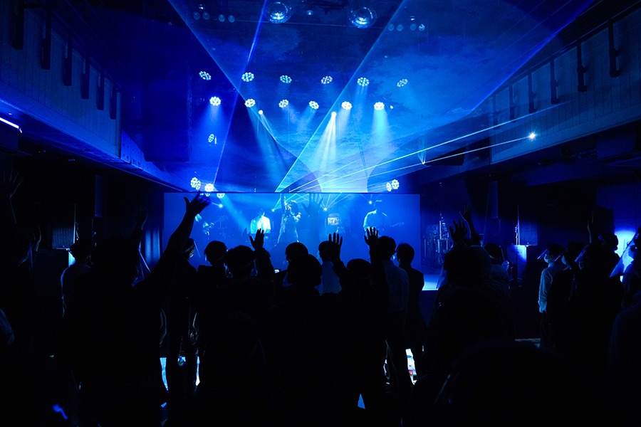 「YAMAHA×ORESAMA×Veats Shibuya presents LIVE ON DISTANCE VIEWING "Gimmme!"」の様子。（写真提供：ヤマハ株式会社）