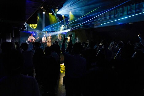 「YAMAHA×ORESAMA×Veats Shibuya presents LIVE ON DISTANCE VIEWING "Gimmme!"」の様子。（写真提供：ヤマハ株式会社）