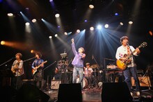 真心ブラザーズ、オカモトコウキ、Reiのセッションの様子。