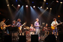 真心ブラザーズ、オカモトコウキ、Reiのセッションの様子。