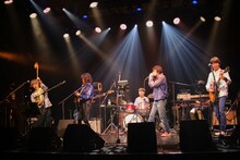 真心ブラザーズ、オカモトコウキ、Reiのセッションの様子。