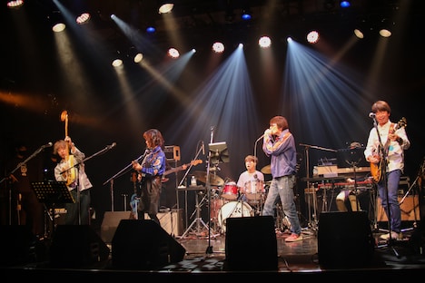 真心ブラザーズ、オカモトコウキ、Reiのセッションの様子。