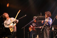 左からオカモトコウキ、Rei。