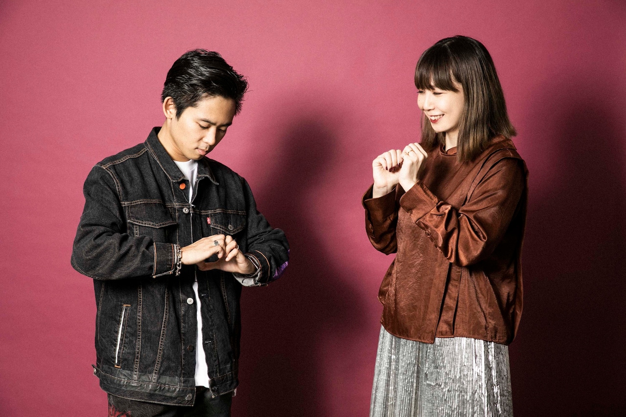 左からオカモトレイジ、土岐麻子。