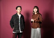 左からオカモトレイジ、土岐麻子。