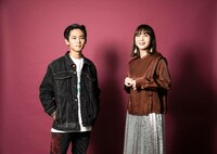 左からオカモトレイジ、土岐麻子。