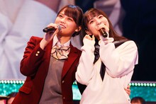 左から高松瞳（=LOVE）、冨田菜々風（≠ME）。（写真提供：代々木アニメーション学院）