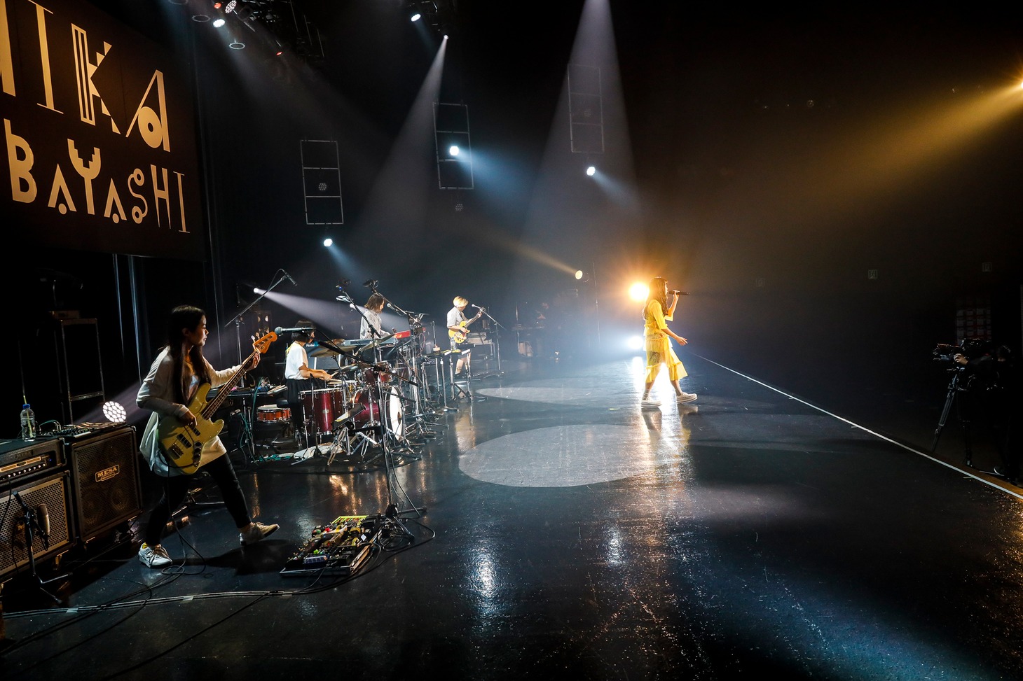「小林愛香LIVE 2020 "NO LIFE CODE ON LINE MODE"」より。（撮影：笹森健一）