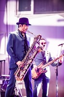 谷中敦（Baritone Sax）（撮影：青木カズロー）