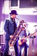 谷中敦（Baritone Sax）（撮影：青木カズロー）