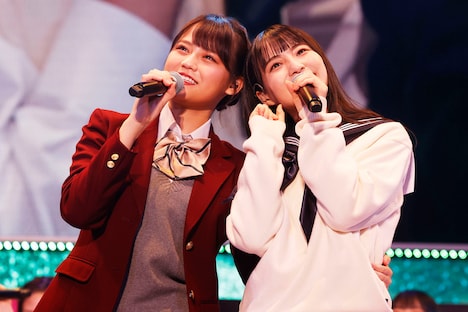 左から高松瞳、冨田菜々風。（写真提供：代々木アニメーション学院）