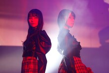 左から冨田菜々風、佐々木舞香。（写真提供：代々木アニメーション学院）