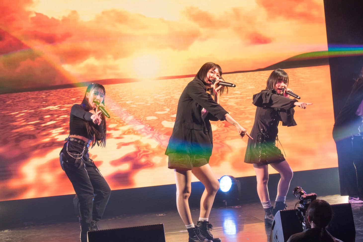 「PiXMiX 3rd Anniversary LIVE ～ピクミクパーティー！～」の様子。