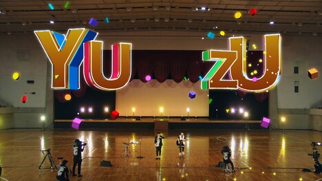 「少年」の歌唱シーン。（写真提供：TOY'S FACTORY）