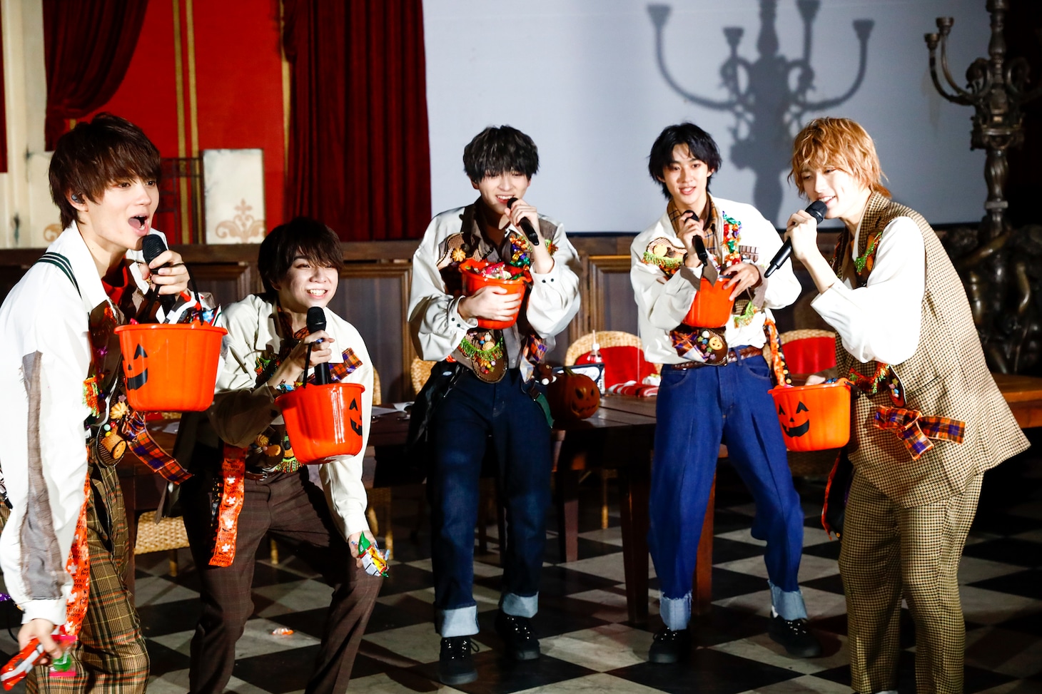 M!LK「SEXY HALLOWEEN 〜WHO IS VAMPIRE〜」の様子。（撮影：笹森健一）